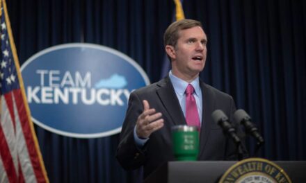 El gobernador de Kentucky, Andy Beshear, derrota a su retador Daniel Cameron