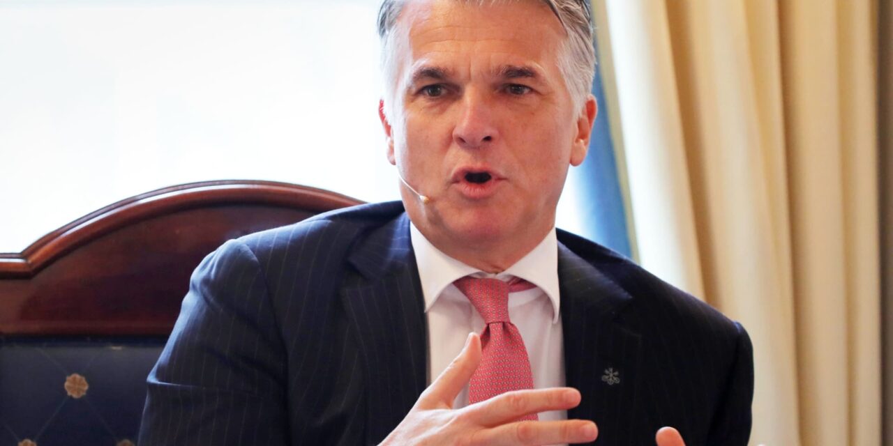 El jefe de la UBS, Ermotti, dice que la "increíble" demanda de bonos es "una señal para el sistema bancario suizo"