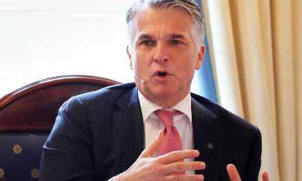 El jefe de la UBS, Ermotti, dice que la "increíble" demanda de bonos es "una señal para el sistema bancario suizo"