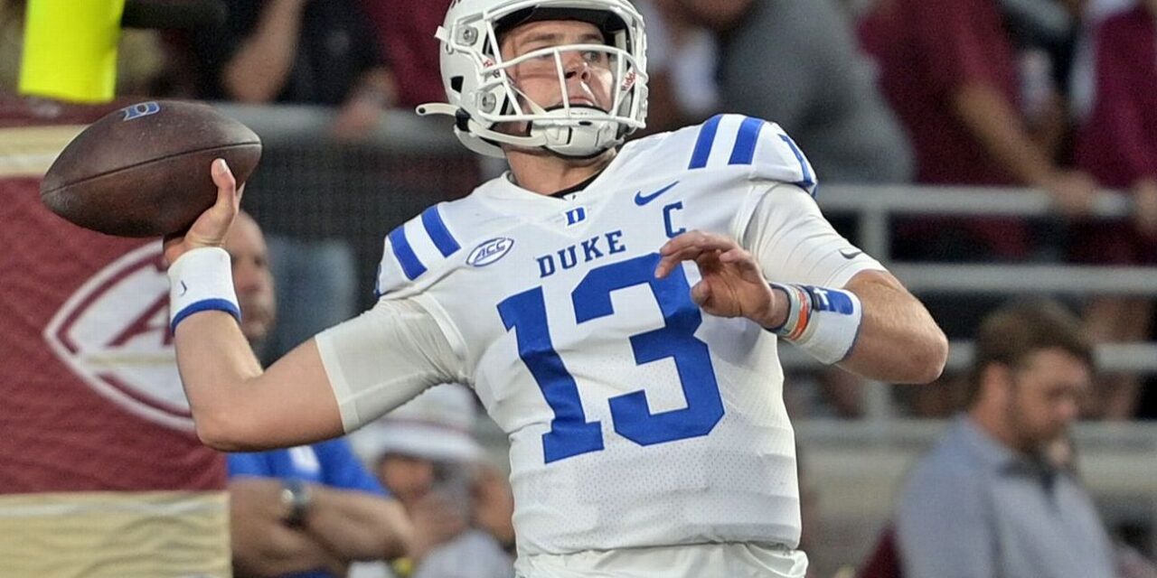 El mariscal de campo de Duke, Riley Leonard, ingresa al portal de transferencias