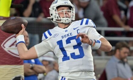 El mariscal de campo de Duke, Riley Leonard, ingresa al portal de transferencias