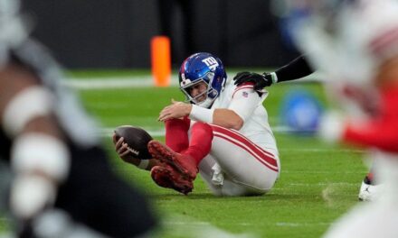 El mariscal de campo de los Giants, Daniel Jones, se somete a una cirugía del ligamento cruzado anterior de la rodilla derecha