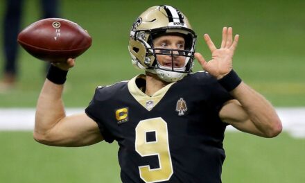 El mariscal de campo retirado Drew Brees dice que ahora solo puede lanzar con la mano izquierda