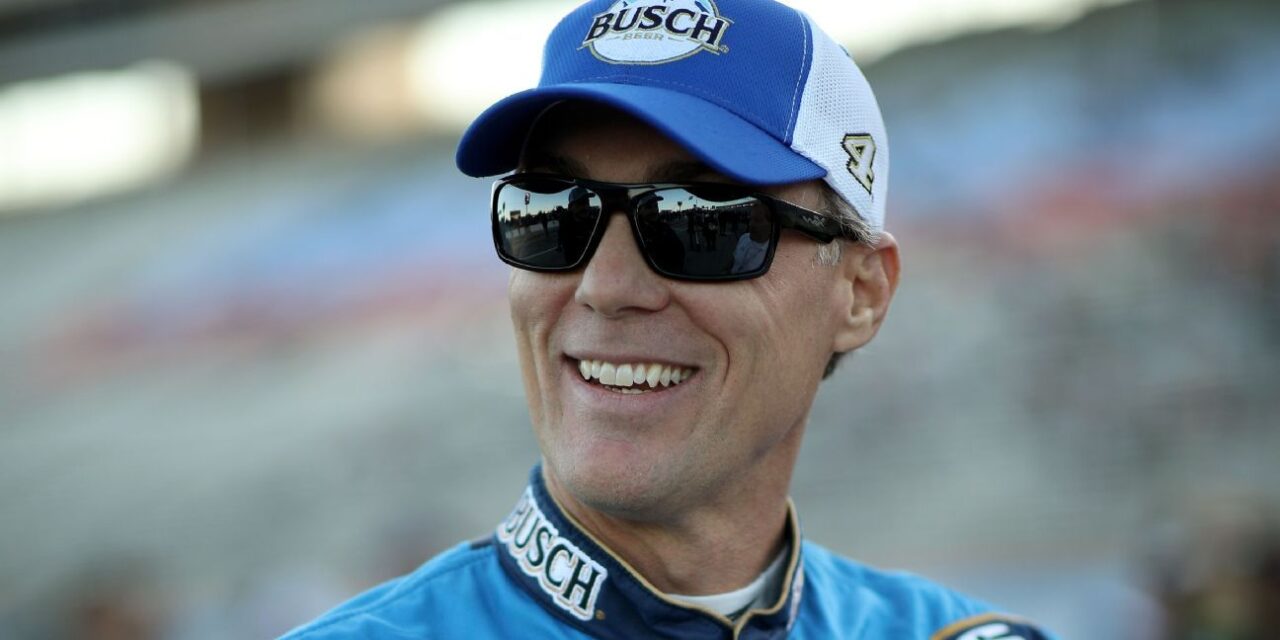 El piloto retirado de NASCAR Kevin Harvick compra la propiedad de 'Ricky Bobby'