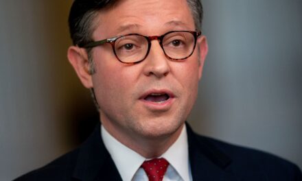 El presidente de la Cámara de Representantes, Mike Johnson, predice un "acuerdo bipartidista" para financiar el gobierno y evitar el cierre