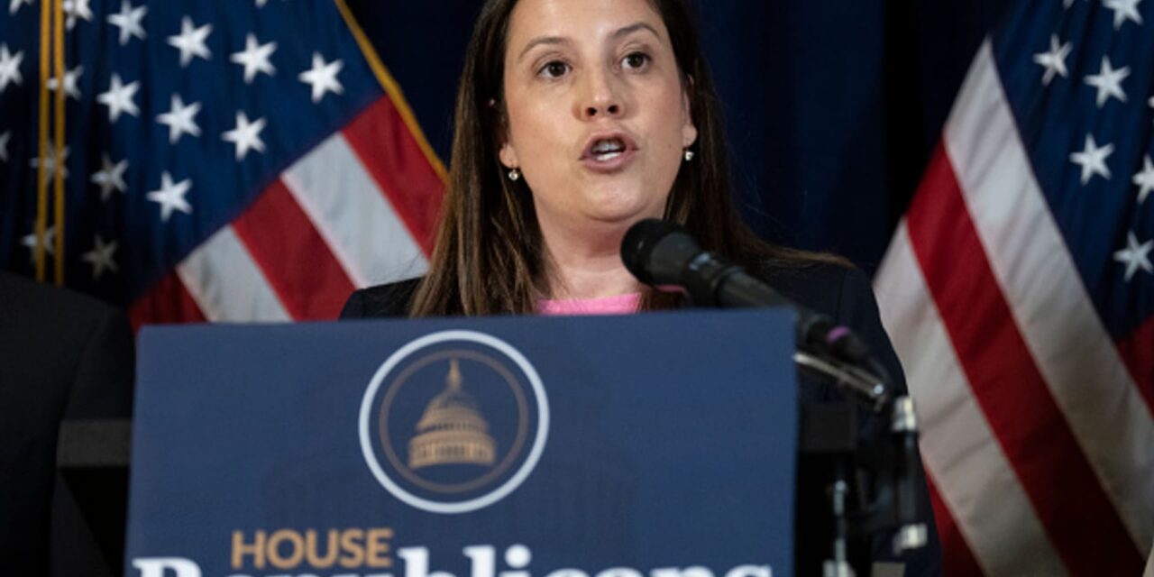 El representante republicano Stefanik presenta una denuncia de ética