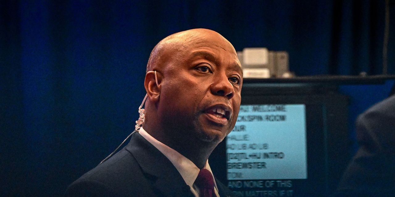 El senador de Carolina del Sur Tim Scott suspende la campaña presidencial republicana