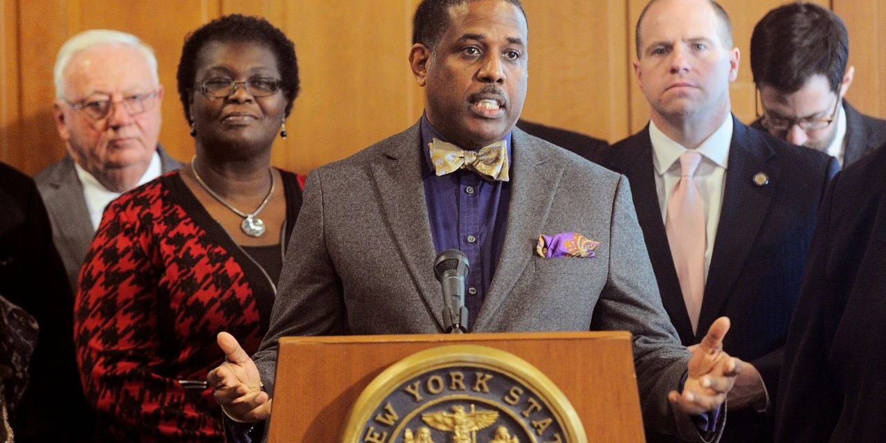 El senador de Nueva York Kevin Parker acusado de violación