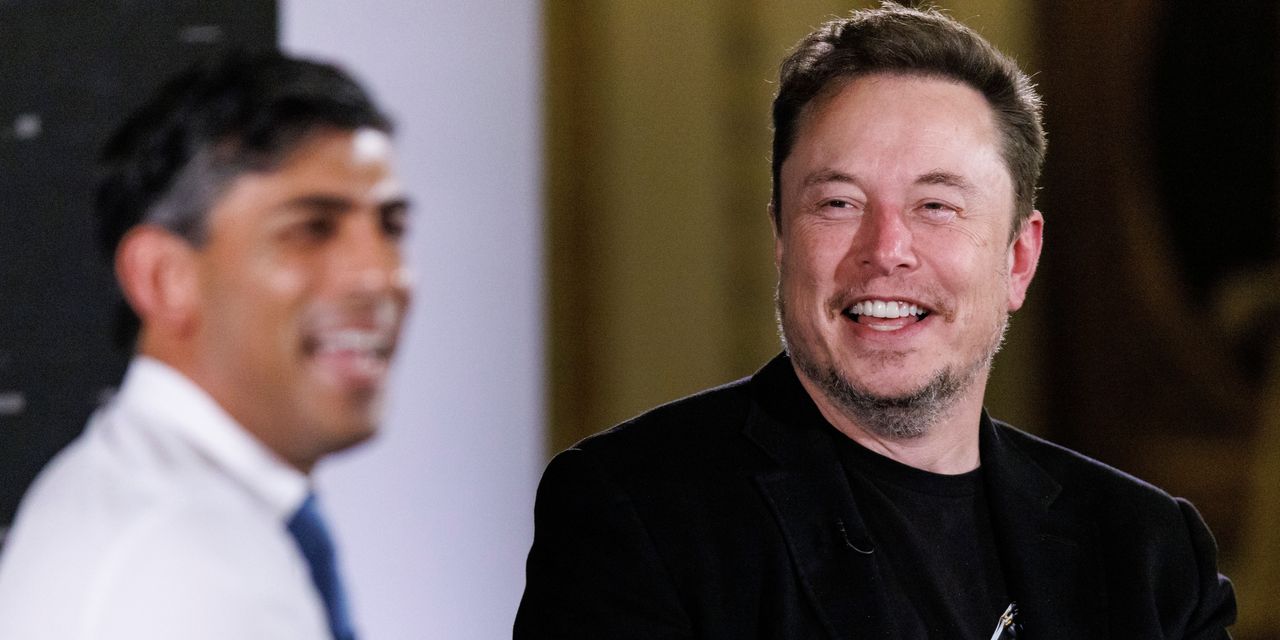 Elon Musk dice que su nuevo robot de inteligencia artificial 'Grok' tendrá sarcasmo y acceso a información X