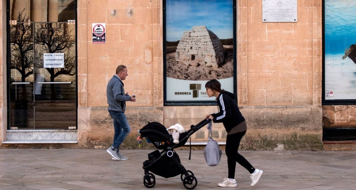 En 2022 nacieron más hijos de madres solteras que de casadas por primera vez en España |  sociedad