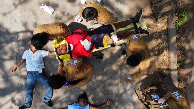 En la provincia Cordillera personal de salud de hospitales realizó un simulacro en Respuesta Rápida ante emergencias y desastres y fueron dotados de equipamiento médico.  – OPS/OMS