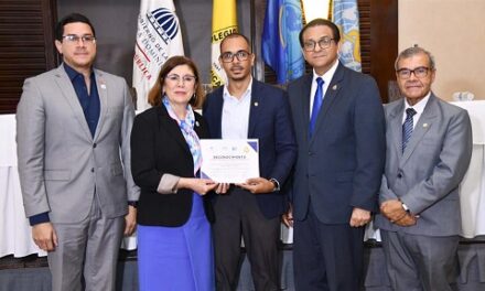 Entregan Premio Nacional de Salud en República Dominicana |  AlMomento.net