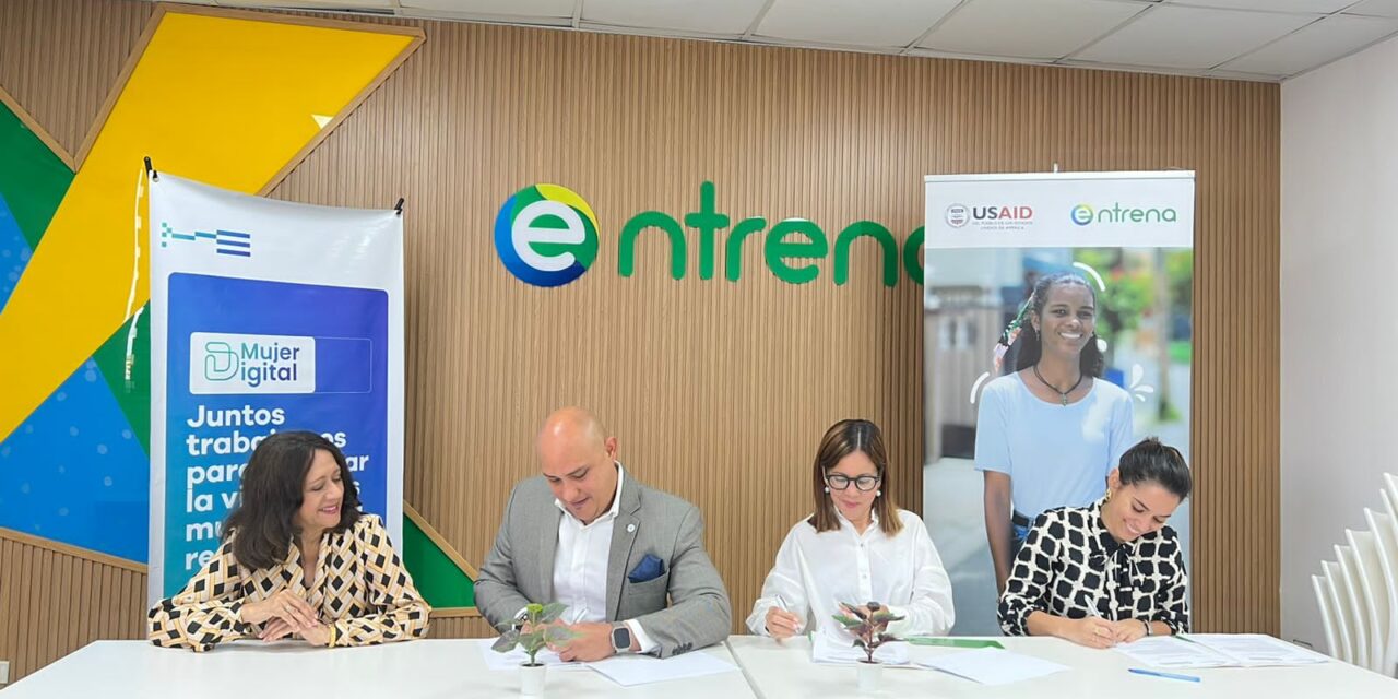 Entrena y Junior Achievement Dominicana firman acuerdo que beneficia a mujeres