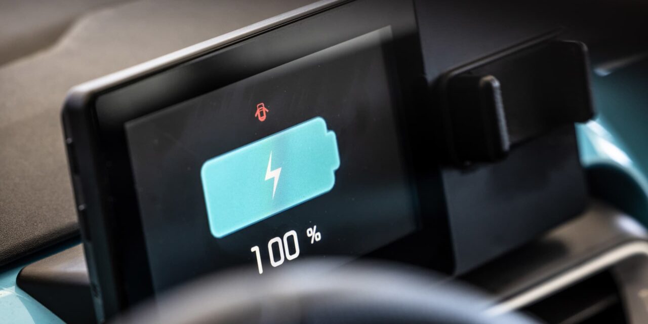 Este stock de baterías para vehículos eléctricos tiene ganancias potenciales de dos dígitos por delante