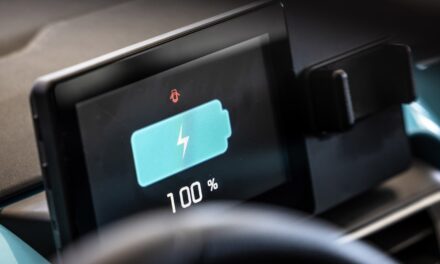 Este stock de baterías para vehículos eléctricos tiene ganancias potenciales de dos dígitos por delante