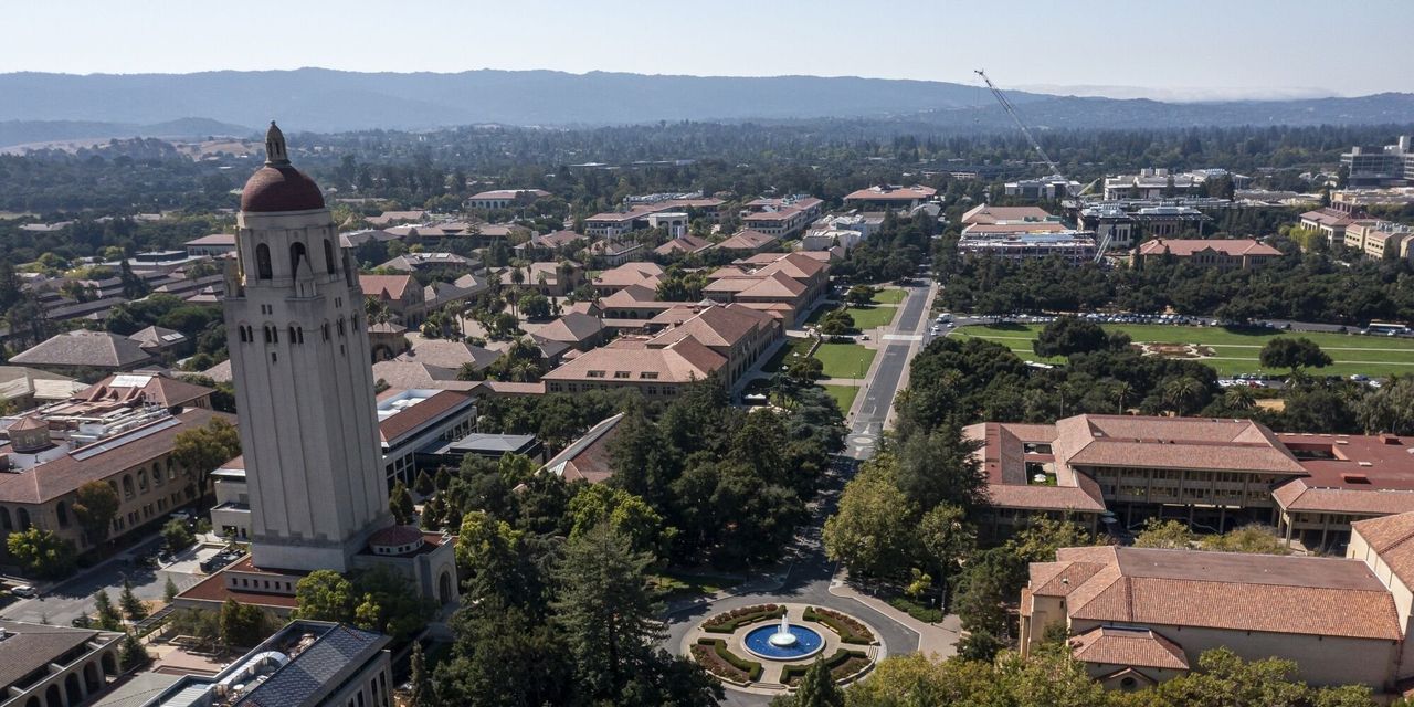Estudiante de la Universidad de Stanford herido en posible crimen de odio