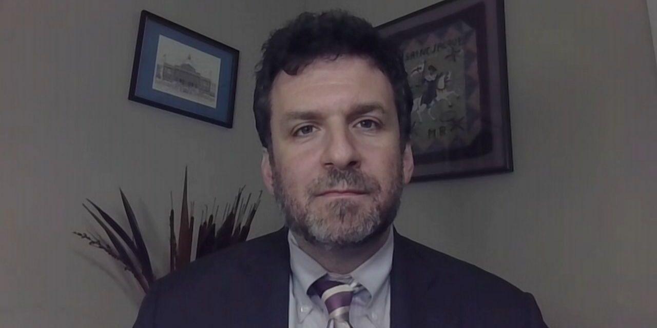 Experto analiza investigación ética al diputado Santos