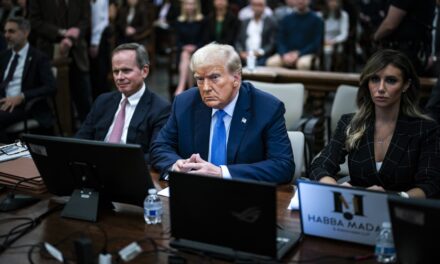 Expresidente testifica en caso de fraude en Nueva York