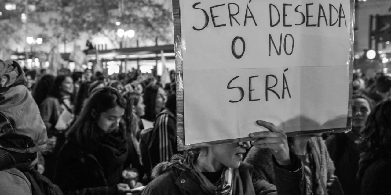 Feminismos.  Esterilización sin consentimiento y aborto prohibido en República Dominicana: dos caras de la misma moneda