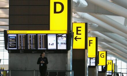 Ferrovial vende su 25% en el aeropuerto de Heathrow por 2.700 millones |  Economía
