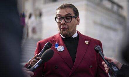 George Santos enfrenta nueva resolución para expulsarlo del Congreso