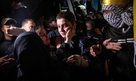 Guerra entre Israel y Gaza, en directo |  Israel excarcela a 30 menores y tres mujeres palestinas a cambio de los 11 rehenes liberados por Hamás |  internacional