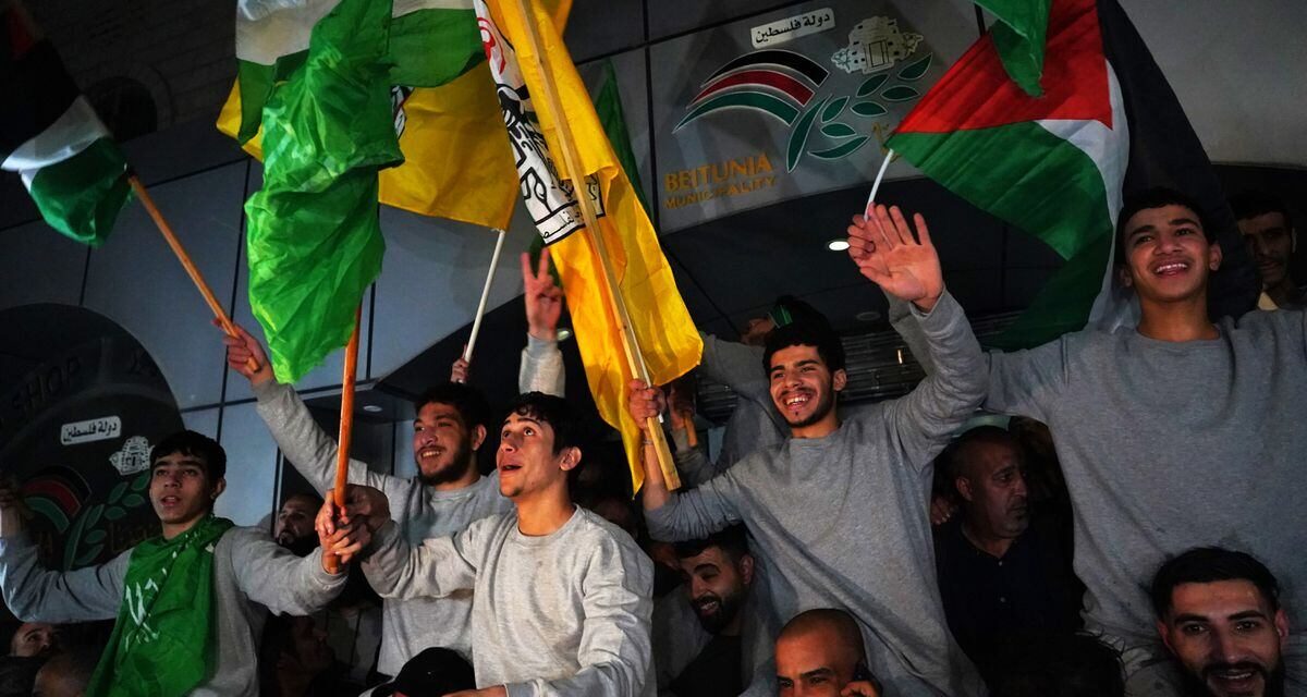 Hamás libera a un grupo de 24 rehenes e Israel excarcela a 39 mujeres y menores palestinos |  internacional