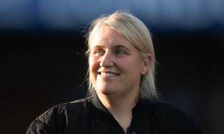 Hayes dejará el Chelsea, en conversaciones con el entrenador del USWNT: fuentes