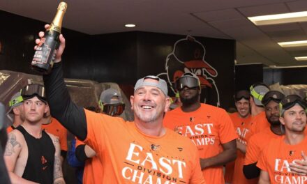 Hyde de los Orioles y Schumaker de los Marlins honrados como máximos directivos