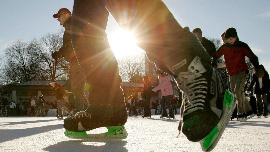 Inaugurada nueva pista de patinaje sobre hielo en Brooklyn Bridge Park