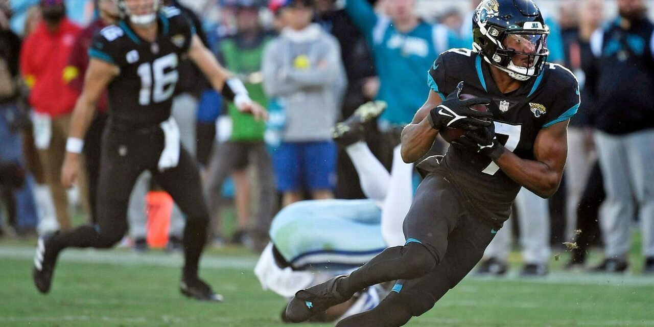 Jaguars WR Zay Jones arrestado por cargo de agresión doméstica