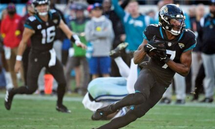 Jaguars WR Zay Jones arrestado por cargo de agresión doméstica