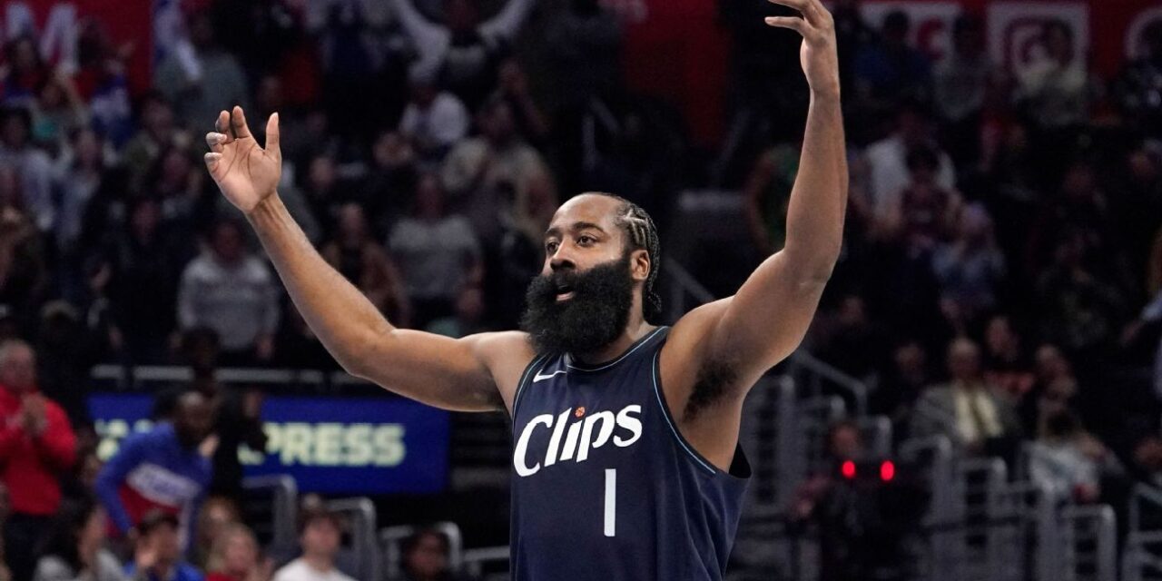 James Harden llega al tercer embrague y finalmente consigue su primera victoria con los Clippers