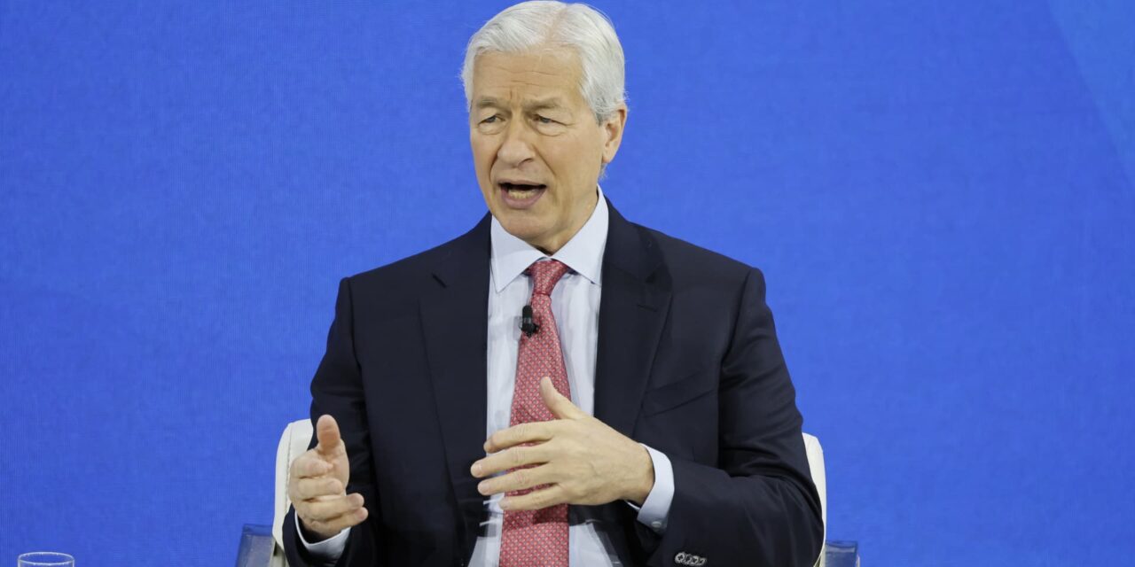 Jamie Dimon dice que JPMorgan Chase saldría de China si se le ordena hacerlo