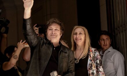 Javier Milei, un autodenominado anarcocapitalista, es elegido presidente de Argentina