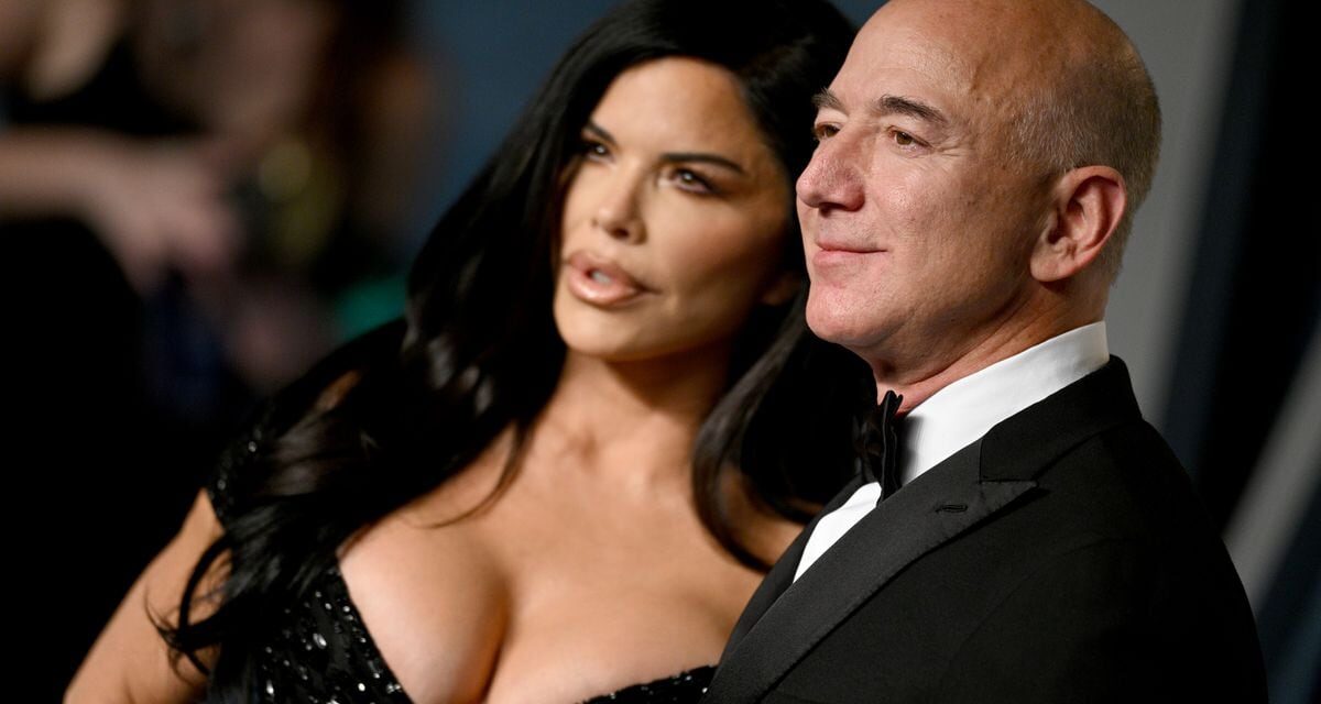 Jeff Bezos, la transformación del discreto fundador de Amazon en rey del 'bling bling' |  Gente