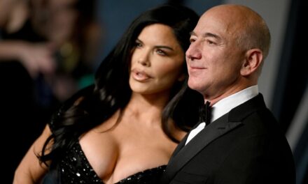Jeff Bezos, la transformación del discreto fundador de Amazon en rey del 'bling bling' |  Gente