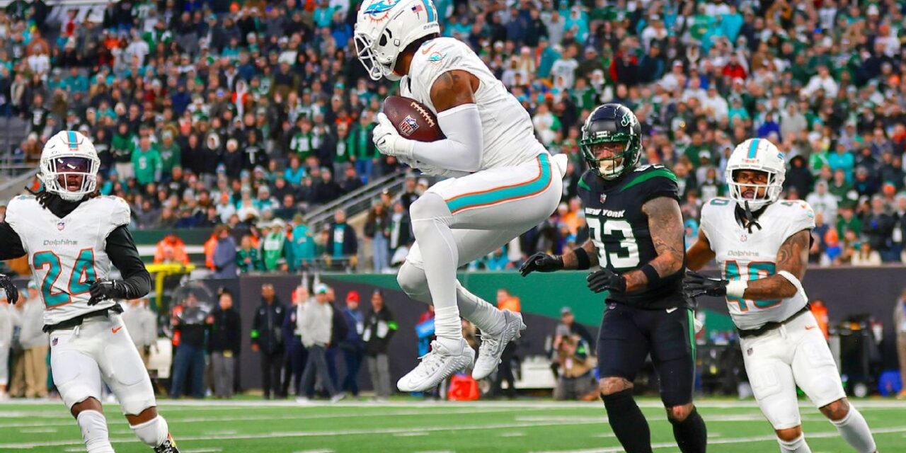 Jevon Holland de los Dolphins regresa con INT de 99 yardas para touchdown
