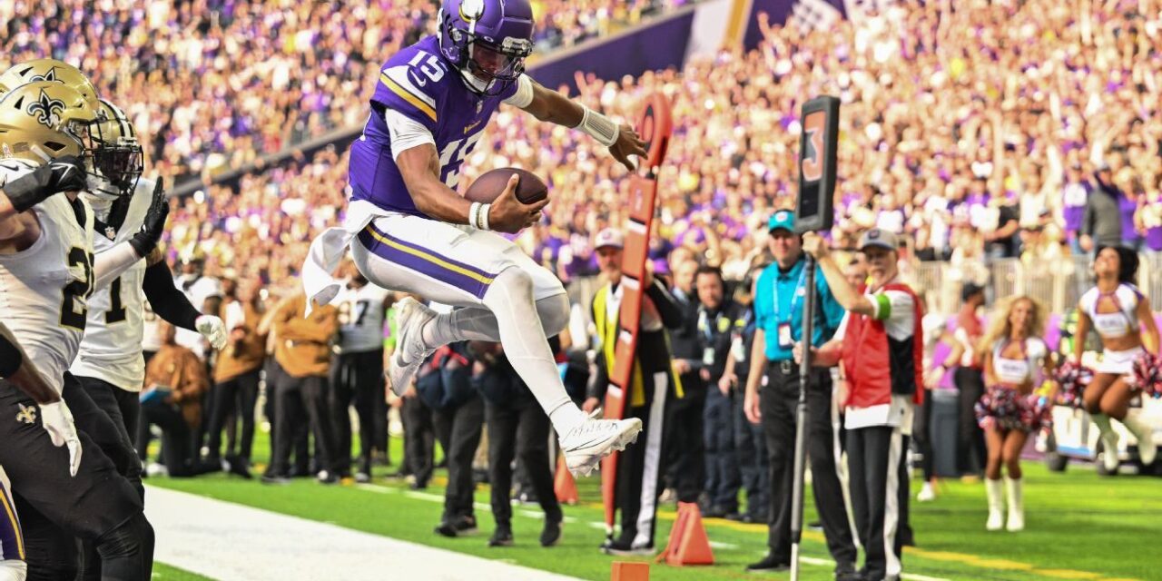 Joshua Dobbs suma 312 yardas y 2 touchdowns en la victoria de los Vikings