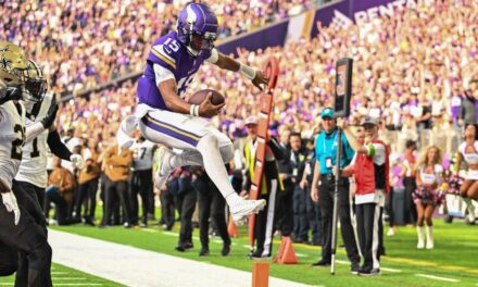 Joshua Dobbs suma 312 yardas y 2 touchdowns en la victoria de los Vikings
