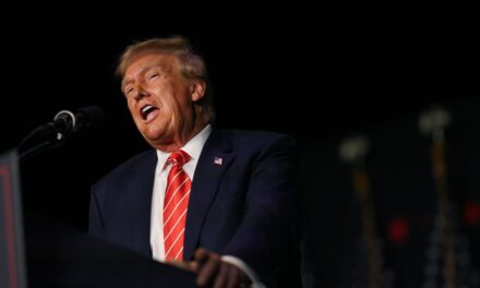 Juez dispuesto a posponer el juicio por documentos clasificados de Trump