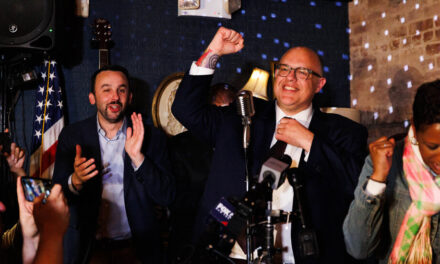 Justin Brannan gana la carrera por el Concejo Municipal del Sur de Brooklyn