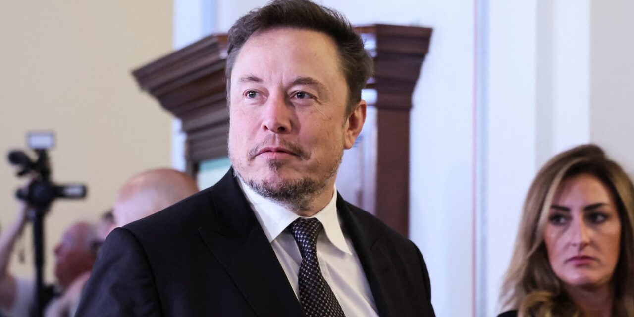 La Casa Blanca critica la "retórica antisemita" de Musk y dice que es "tonto" abandonar los contratos con SpaceX