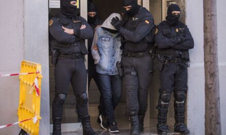 La Guardia Civil detiene en Estepona a dos hermanos brasileños acusados ​​de vinculación con el Estado Islámico |  España