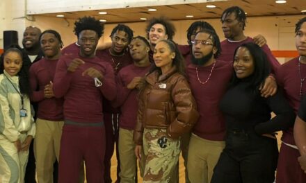 La La Anthony organiza la cena navideña del programa de tutoría de Rikers