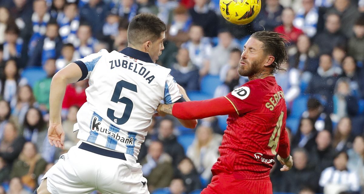 La Real sufre al final ante un Sevilla con nueve jugadores |  Fútbol |  Deportes