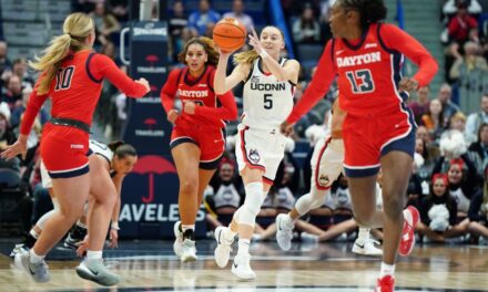La 'bien equilibrada' UConn gana en el regreso de Paige Bueckers tras una lesión