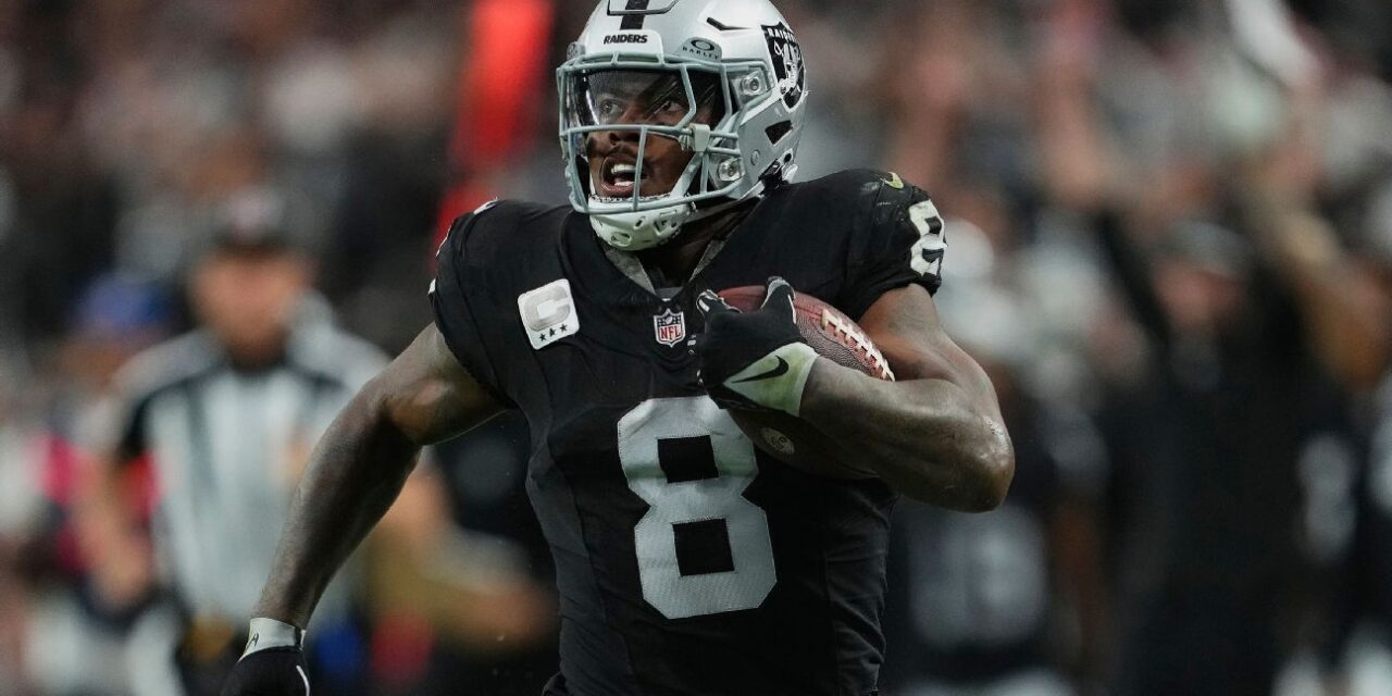 La carrera de touchdown de 63 yardas de Josh Jacobs extiende la ventaja de los Raiders