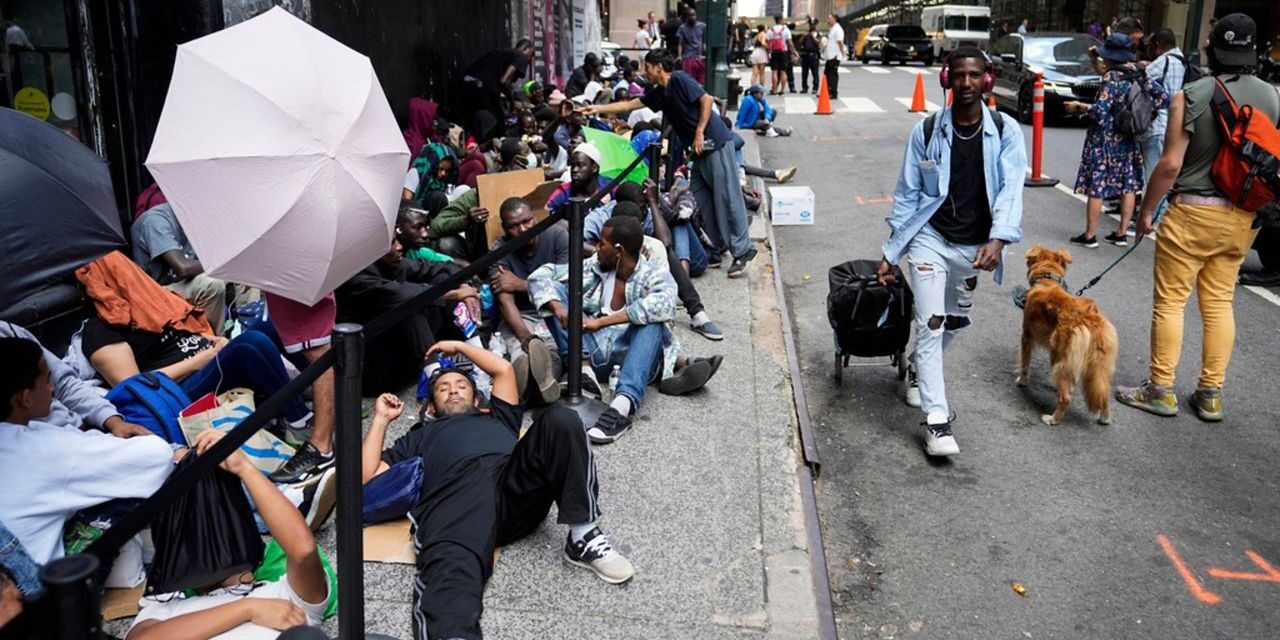 La ciudad amplía los servicios legales a los inmigrantes a medida que aumentan los costos