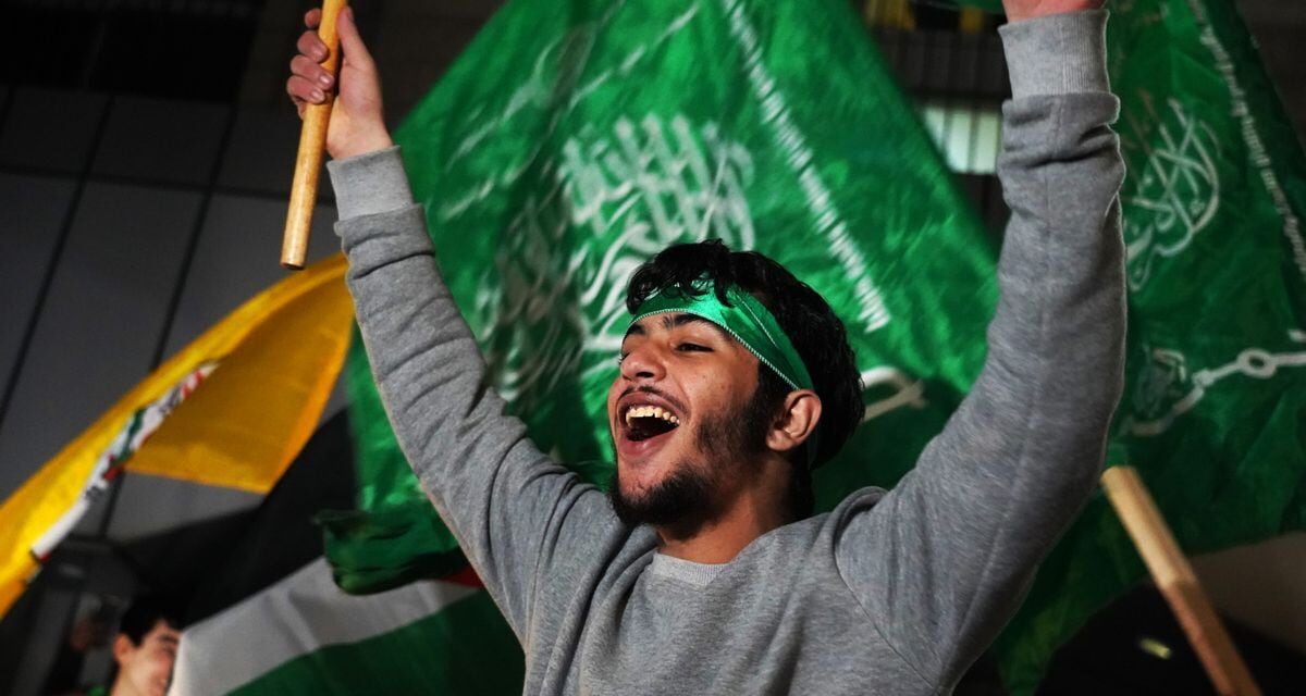 La liberación de presos palestinos se convierte en un acto de apoyo a Hamás: “Nos da más orgullo y dignidad que todos los presidentes del mundo” |  internacional